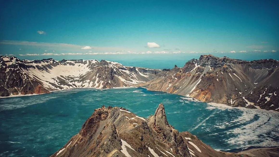 gunung-paektu-warisan-suci-korea-utara-yang-kini-mendunia-sebagai-geopark-global-unesco