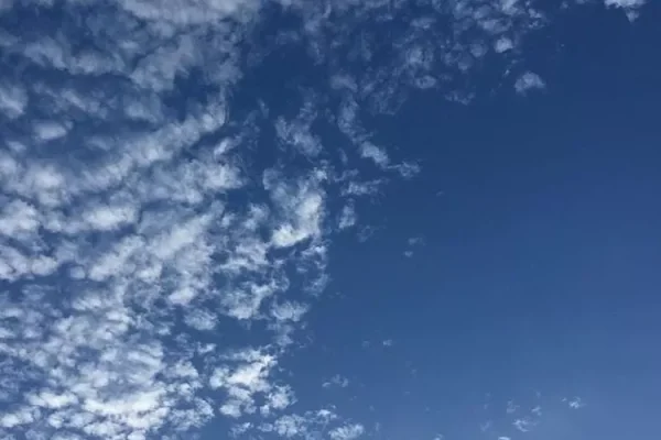 Mengapa Langit Berwarna Biru? Ini Penjelasan Ilmiah yang Jarang Dibahas