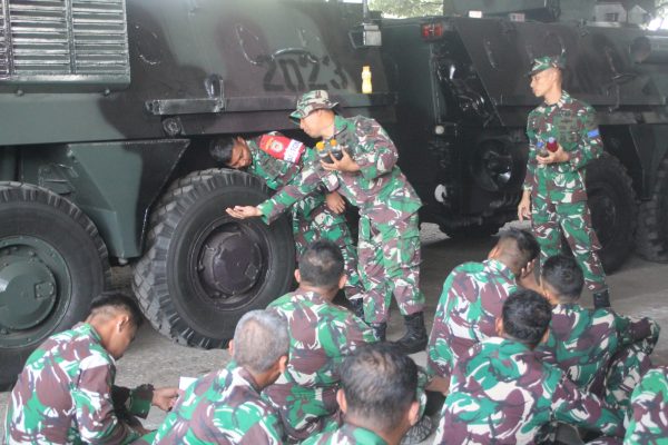 Tingkatkan Kemampuan Tempur, Prajurit Kuda Putih Dalami Materi Kendaraan Tempur