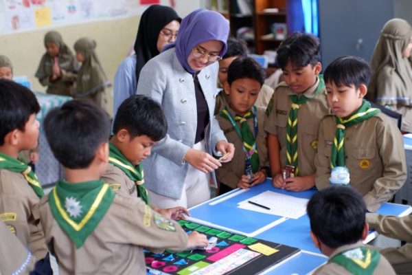 Inovasi Kurikulum Sekolah Indonesia: Menggabungkan Teknologi dengan Nilai Lokal