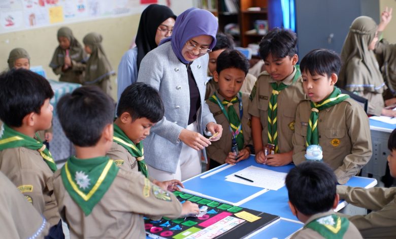 Inovasi Kurikulum Sekolah Indonesia: Menggabungkan Teknologi dengan Nilai Lokal
